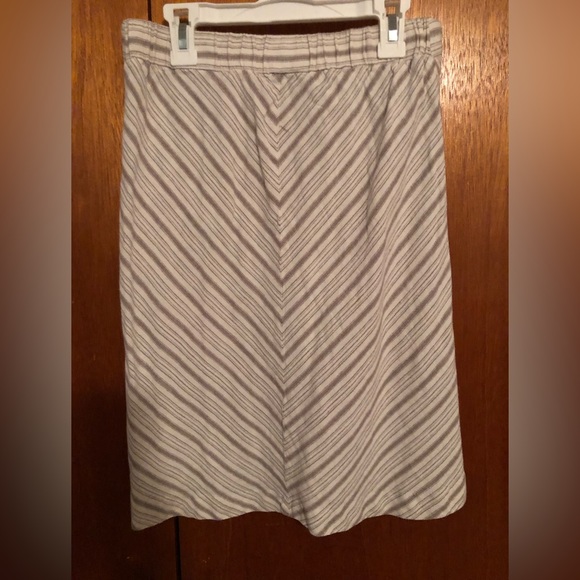 A-line linen skirt; off white with taupe design - Picture 2 of 4
